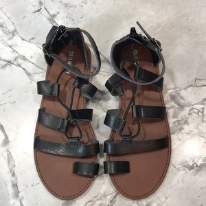 Old Navy Strappy Sandal in Black